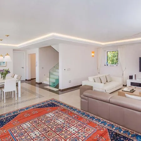 Beautiful Dubrovnik 5 Bedrooms Gold Dubrovnik Stylish Furnishings Wonderful Sea Views Orasac