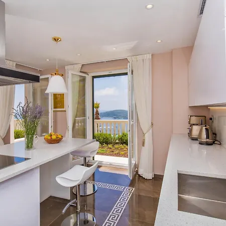 Beautiful Dubrovnik 5 Bedrooms Gold Dubrovnik Stylish Furnishings Wonderful Sea Views Vila Orasac