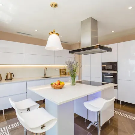 Beautiful Dubrovnik 5 Bedrooms Gold Dubrovnik Sea Views וילה